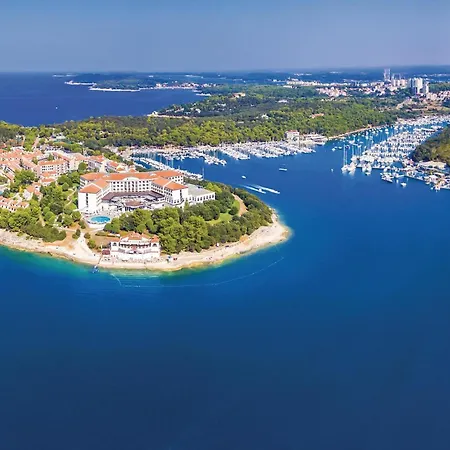 Stunning In Пула