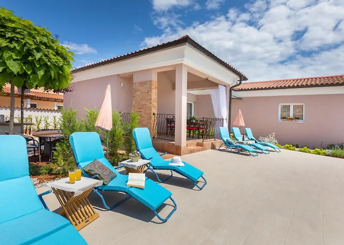 Stunning In Пула