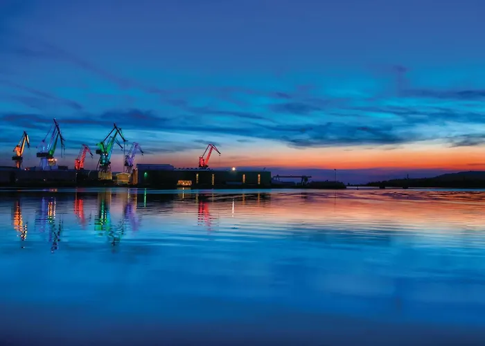 Stunning In Будинок відпочинку Пула