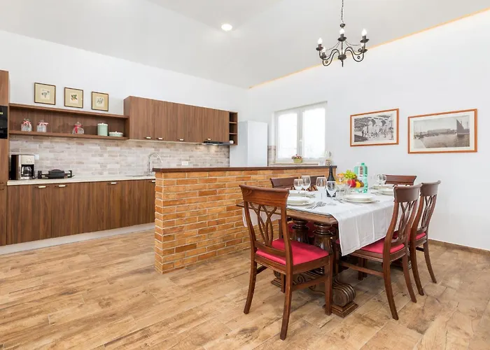 Будинок відпочинку Stunning In Пула