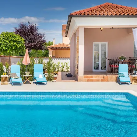 Beautiful Home In Pula *